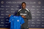 مامادو سار، اللاعب الذي رفضه تشابي ألونسو والذي من المتوقع أن يكون قلب الدفاع الذي سيوقع معه ريال سوسيداد.