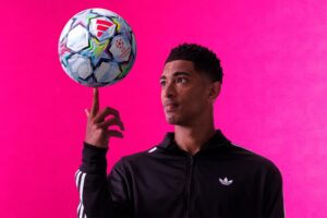 نجوم دوري أبطال أوروبا يودعون جمهورهم: أديداس تقدم كرتها الأخيرة