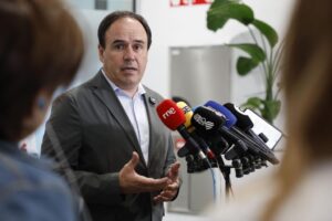 انتقد بيريز لوركا « تهور » رابطة الدوري الإسباني لعدم تعليق مباراة ليفانتي وأتلتيك بلباو في وقت سابق: « سيتعين عليهم تقديم تفسير لذلك ».