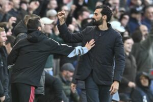 « كرة أربيلوا » تكتسح الدوري الإنجليزي الممتاز: « لقد سحقونا. كانت مباراة بين رجال وأطفال. »